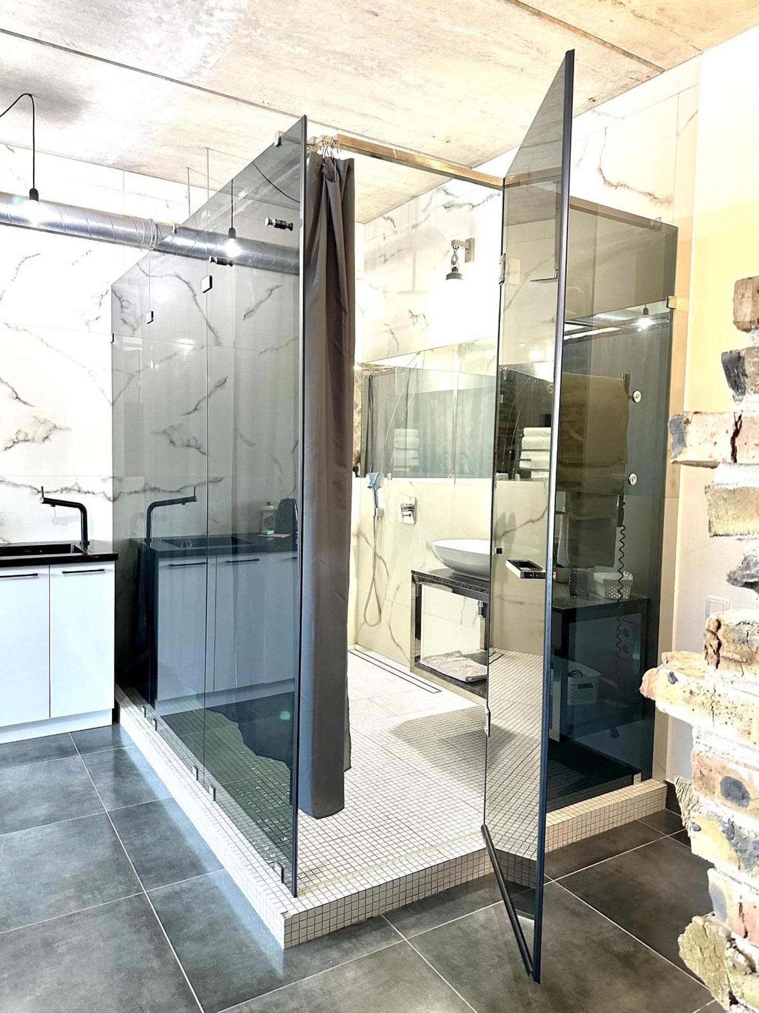 Comfortable Apartments With A Coffee Machine In The City Centre, Zlata Plaza Rivne Eksteriør billede